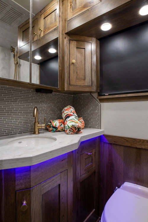 25-super-c-mid-bathroom