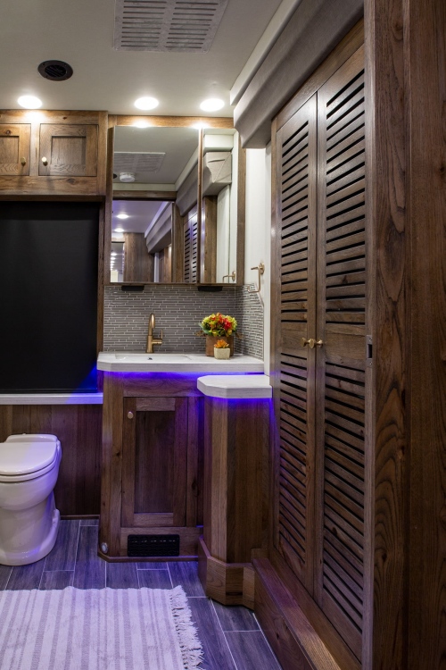 33-super-c-master-bathroom