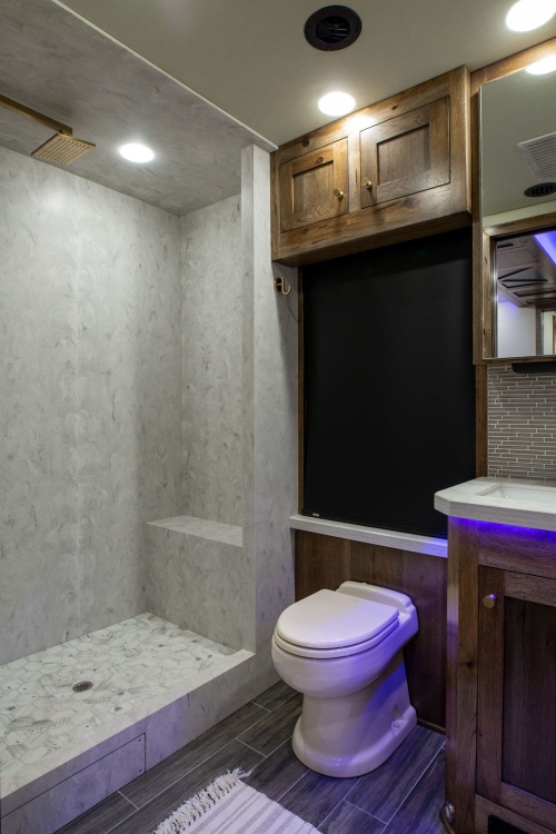 35-super-c-master-bathroom