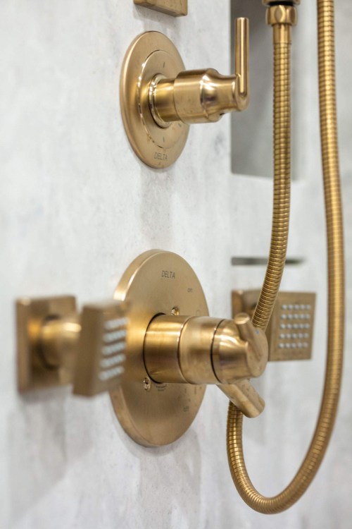 38-super-c-master-bathroom