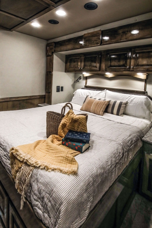 15-super-c-buddy-wood-master-bedroom