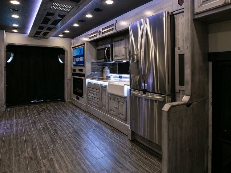 09-C2103-living-area