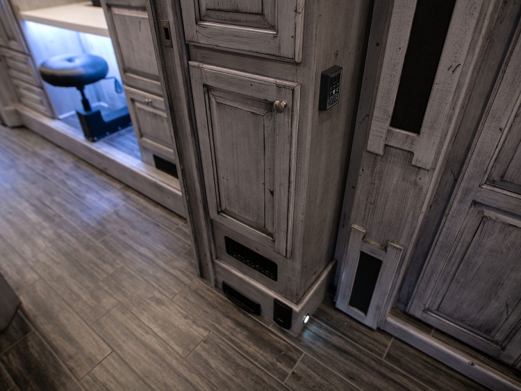 11-C2103-living-area