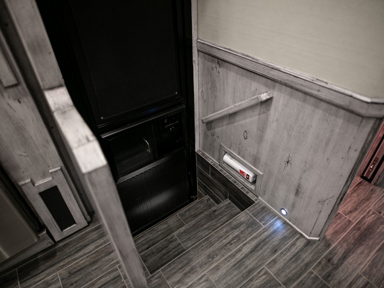 12-C2103-living-area
