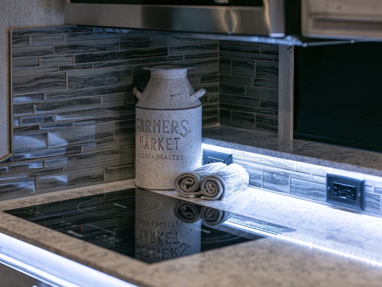 22-C2103-kitchen