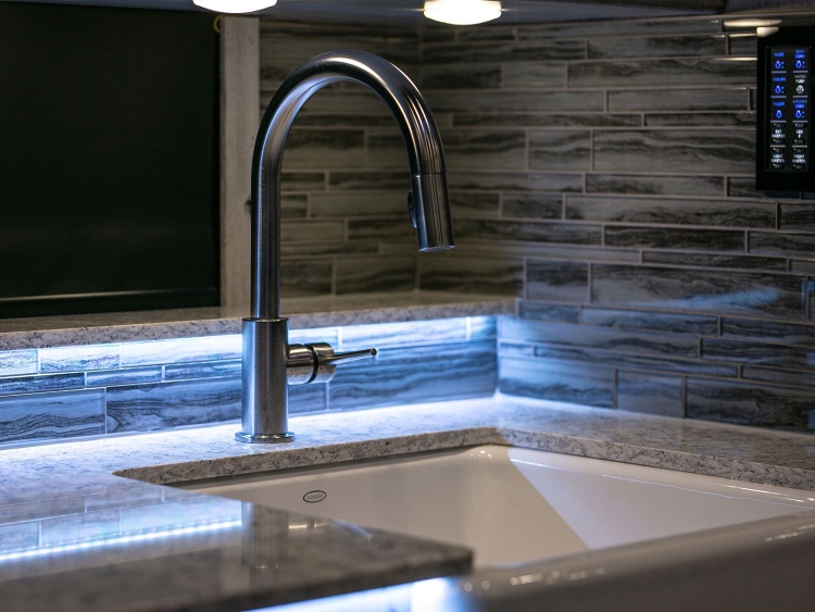 23-C2103-kitchen