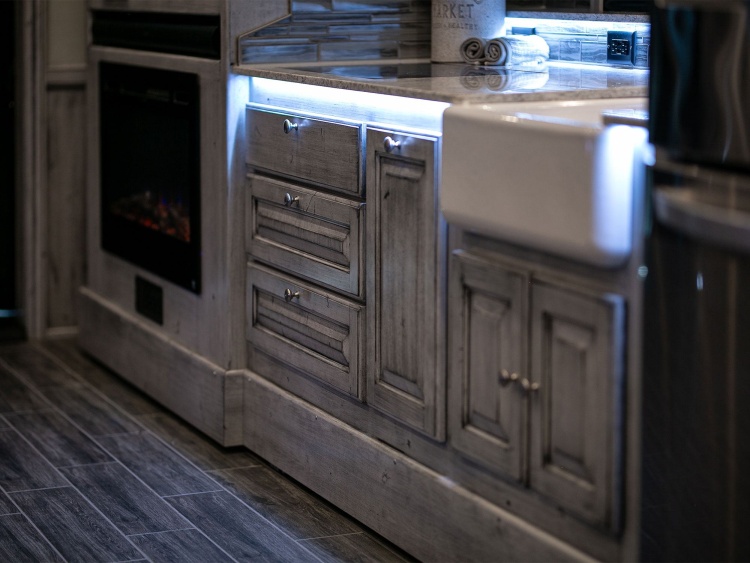 28-C2103-kitchen