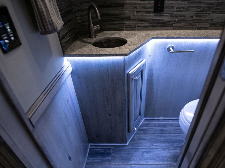 31-C2103-mid-bathroom