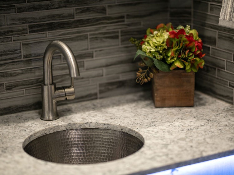 41-C2103-master-bathroom