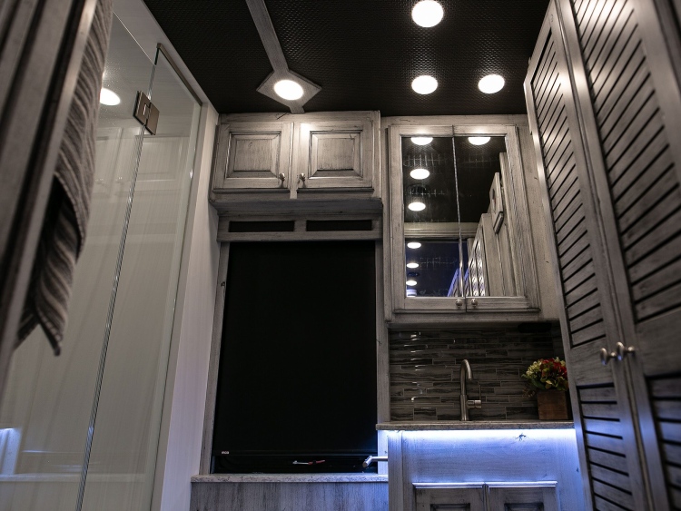 42-C2103-master-bathroom