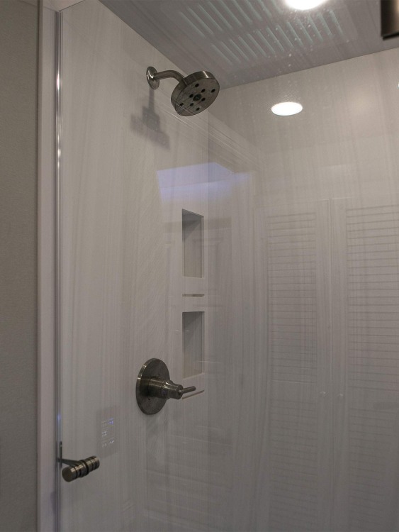 47-C2103-master-bathroom