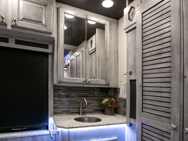 49-C2103-master-bathroom