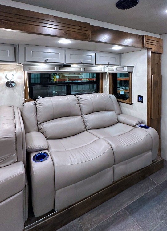 07-C2202-borelli-living-area