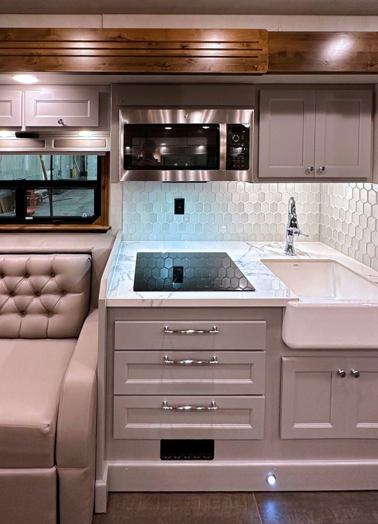 13-C2202-borelli-kitchen