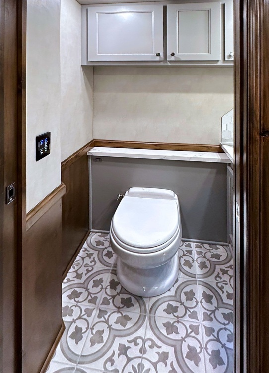 22-C2202-borelli-mid-bathroom
