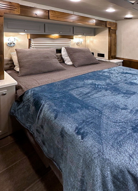 24-C2202-borelli-master-bedroom