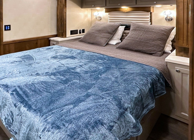 25-C2202-borelli-master-bedroom