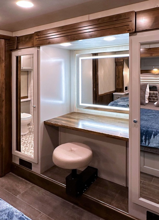 26-C2202-borelli-master-bedroom