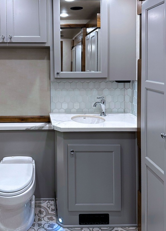 29-C2202-borelli-master-bathroom