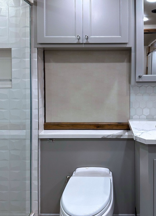 30-C2202-borelli-master-bathroom