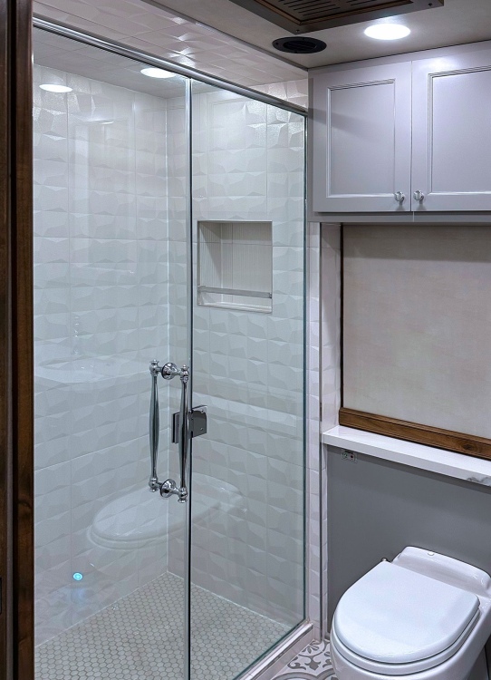 31-C2202-borelli-master-bathroom