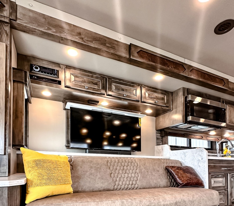 41-c2203-living-area