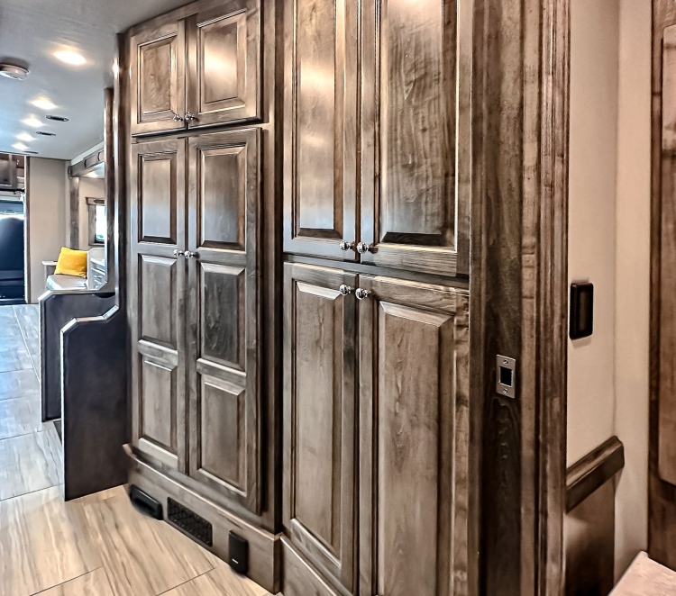 46-c2203-living-area
