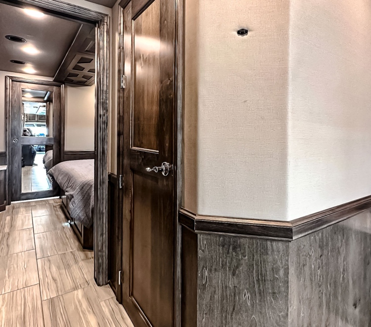 47-c2203-living-area
