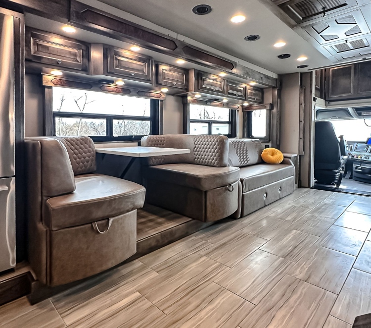 52-c2203-living-area