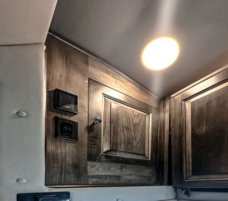 56-c2203-living-area