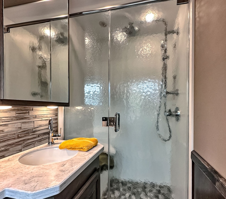 76-c2203-master-bathroom