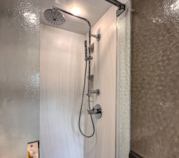 78-c2203-master-bathroom