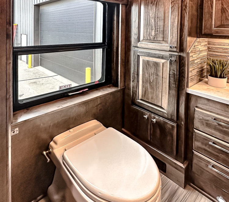 81-c2203-master-bathroom