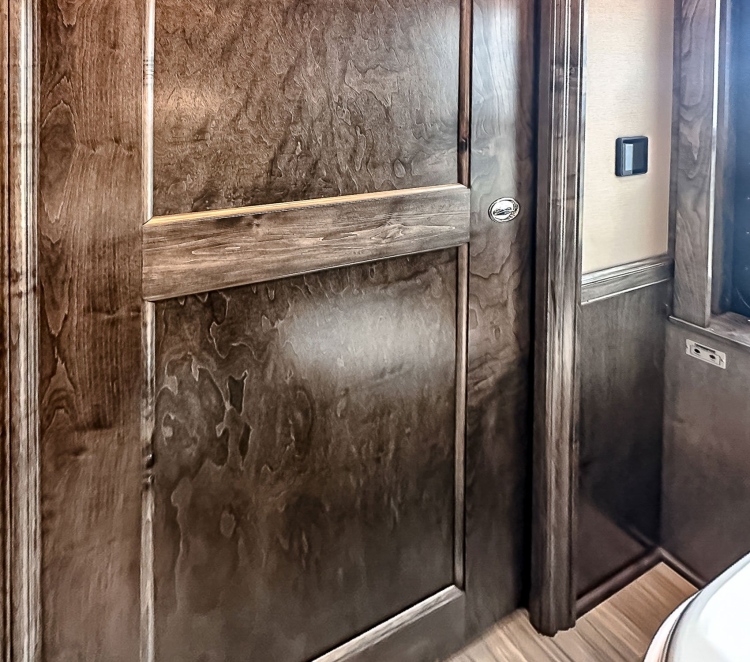 83-c2203-master-bathroom