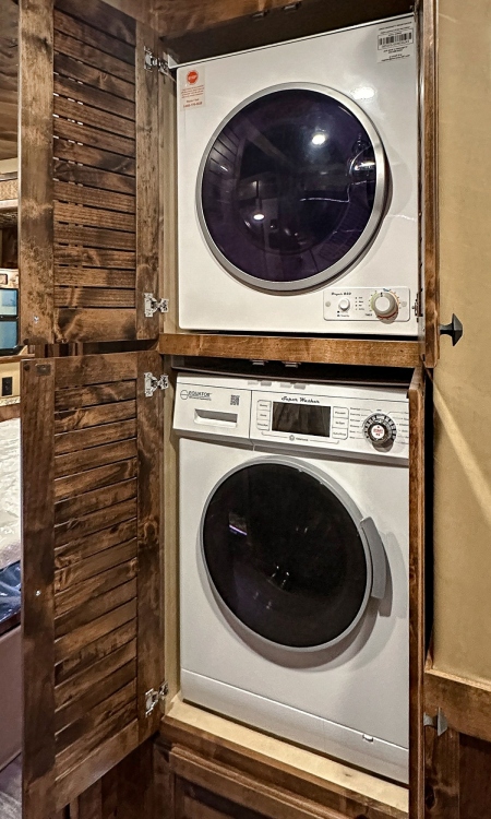 54-C2301-living-area