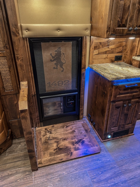 58-C2301-living-area