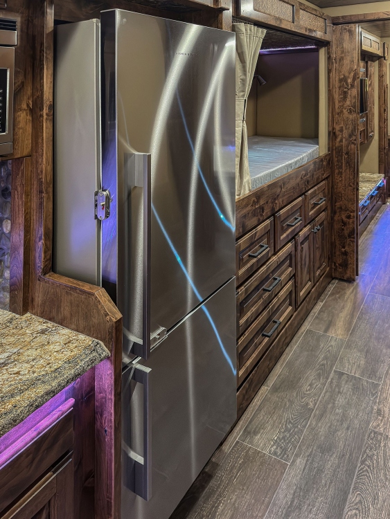 64-C2301-kitchen