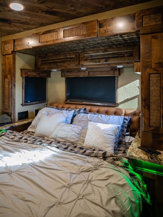 83-C2301-master-bedroom