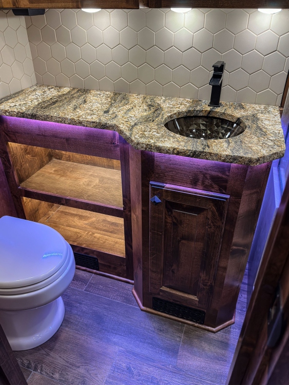89-C2301-master-bathroom