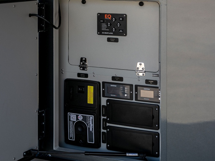 16-c2302-electrical-bays