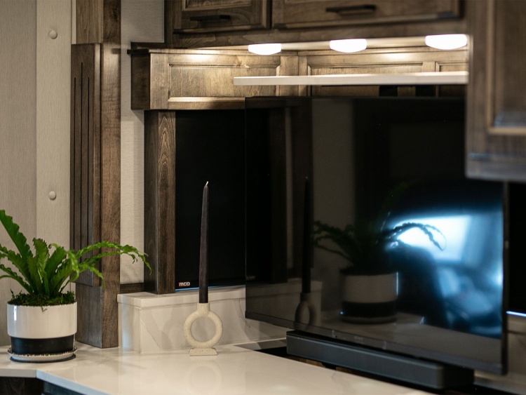 37-c2302-living-area
