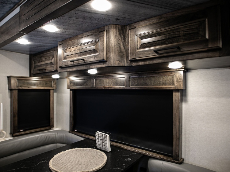 52-c2302-living-area