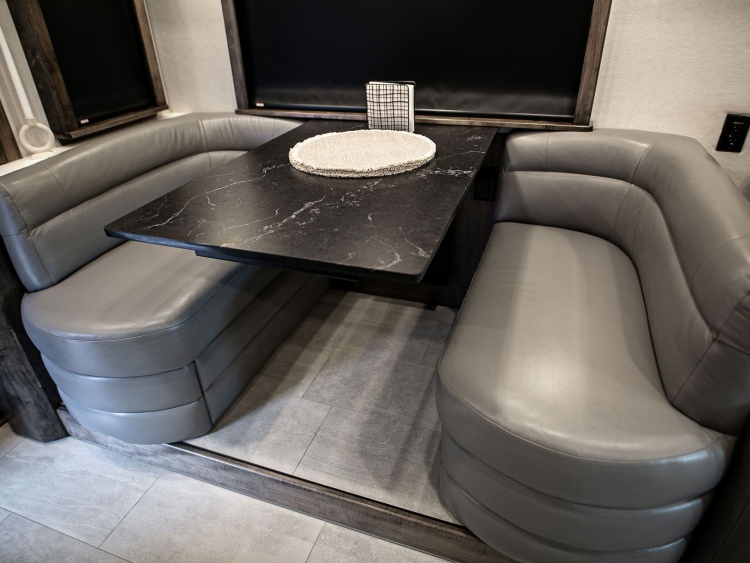 53-c2302-living-area