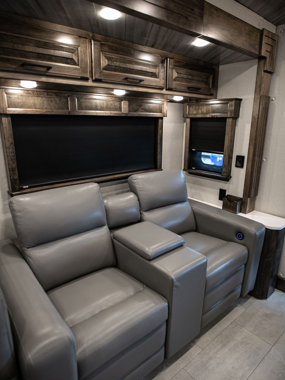 54-c2302-living-area