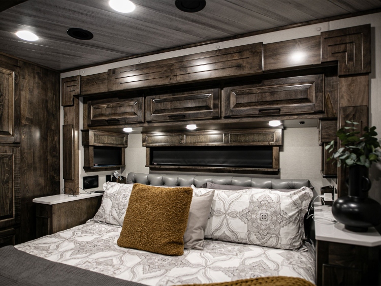 73-c2302-master-bedroom