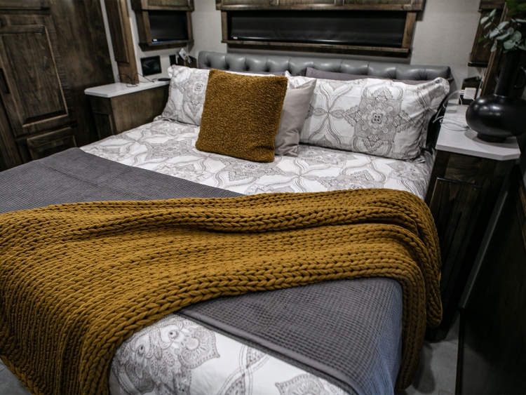74-c2302-master-bedroom