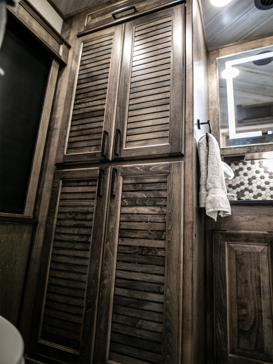 79-c2302-master-bathroom