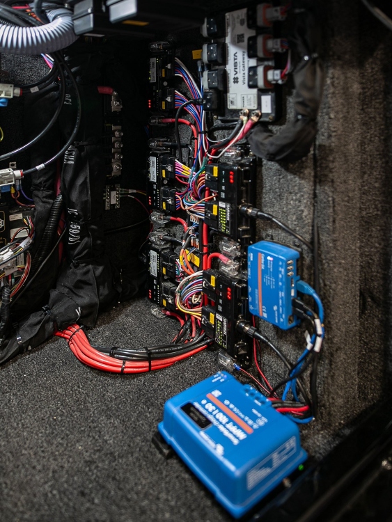25-c2304-electrical-bays