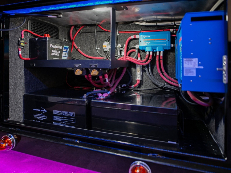 28-c2304-electrical-bays