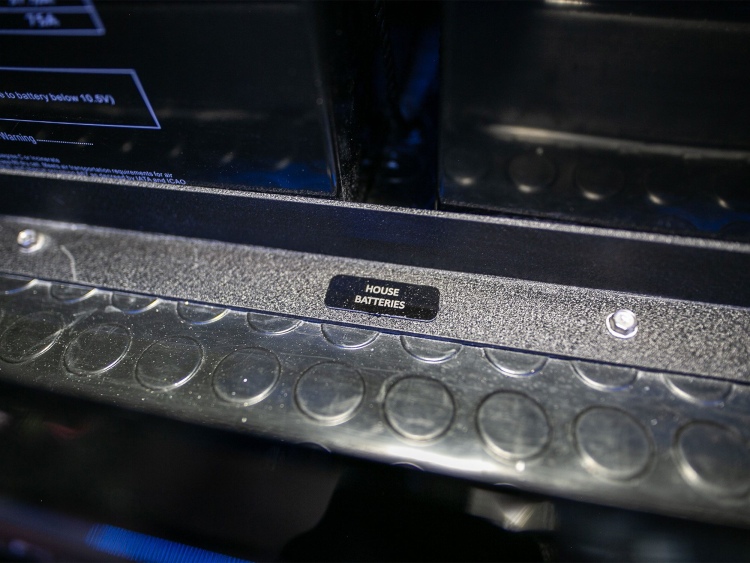 30-c2304-electrical-bays
